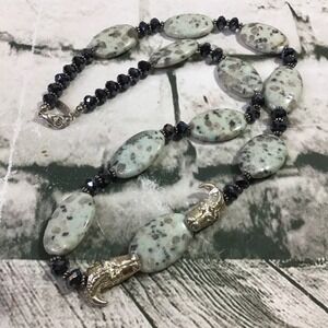 Alligator Beaded Necklace Speckled Stones Black Cut Beads Fashion Jewelry